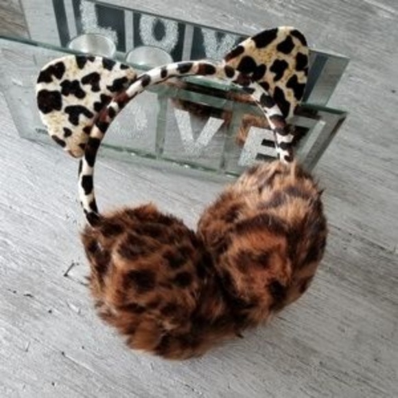 FIERCE DOLLZ Leopard Print Earmuffs - Picture 4 of 4
